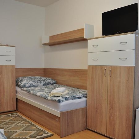 Hotel Skolsky Internat Medicka 2 Košice Esterno foto